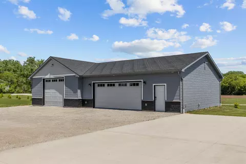 Exterior - 3007 Winnegamie Dr, Appleton, WI 54914 photo 8 of 20