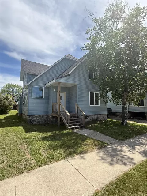 332 2nd St, Menominee, MI 49858