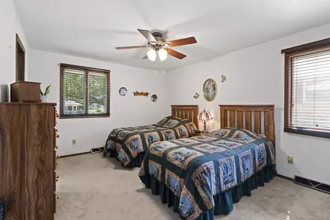 Bedroom - 933 E Capitol Dr, Appleton, WI 54911 photo 2 of 8
