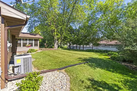 Exterior - 933 E Capitol Dr, Appleton, WI 54911 photo 7 of 11
