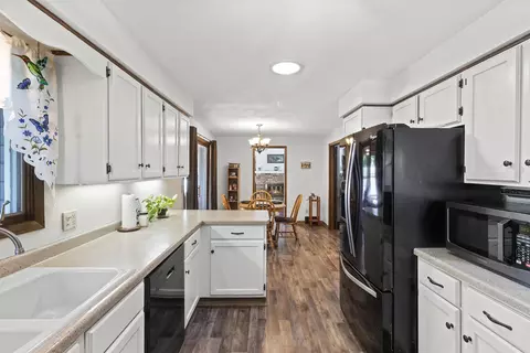 Kitchen - 933 E Capitol Dr, Appleton, WI 54911 photo 3 of 5
