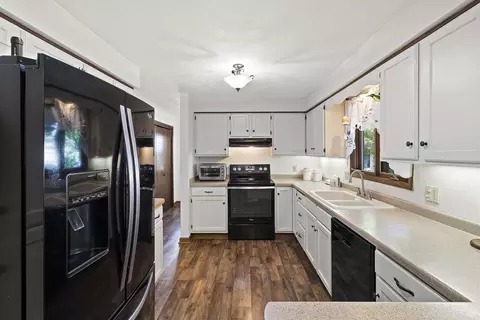 Kitchen - 933 E Capitol Dr, Appleton, WI 54911 photo 2 of 5