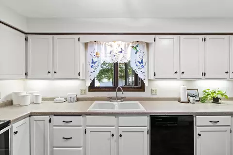 Kitchen - 933 E Capitol Dr, Appleton, WI 54911 photo 5 of 5