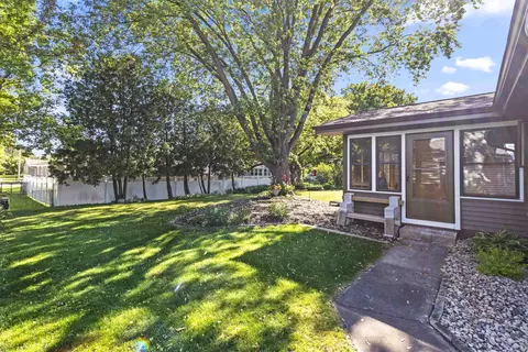 Exterior - 933 E Capitol Dr, Appleton, WI 54911 photo 6 of 11