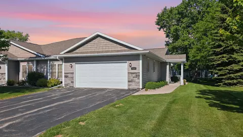 1274 Cameron Cir, Neenah, WI 54956