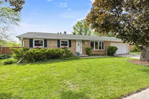 1114 Bellevue St, Green Bay, WI 54302