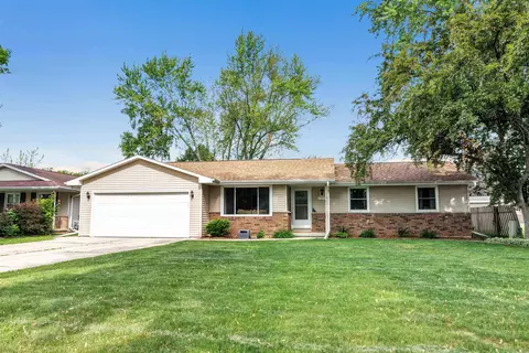2316 Serenade Ln, Green Bay, WI 54301