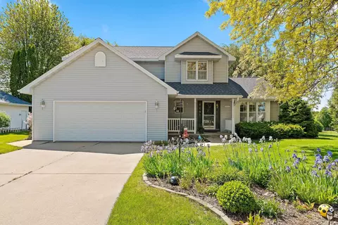 2038 Emerald Dr, Green Bay, WI 54311