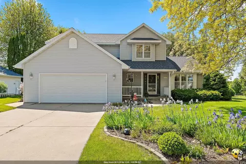 2038 Emerald Dr, Green Bay, WI 54311