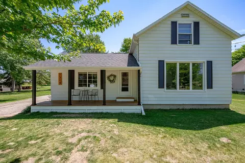 1319 Riverside Dr, Suamico, WI 54173