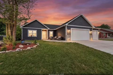 108 River Ct, Theresa, WI 53091