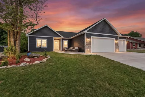108 River Ct, Theresa, WI 53091