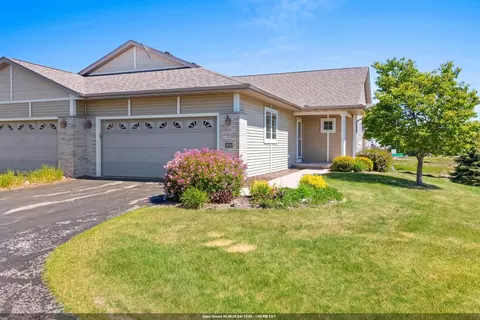 1942 Ravenswood Ln, Manitowoc, WI 54220