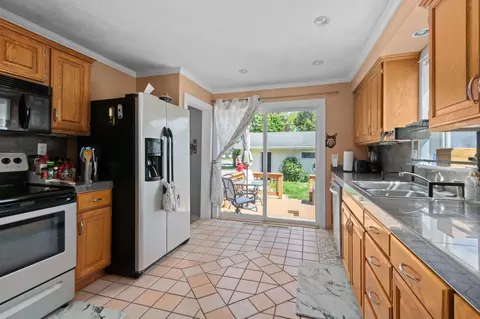 Kitchen - 834 W Grant St, Appleton, WI 54914 photo 2 of 4