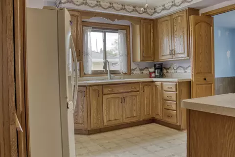 Kitchen - 921 W Weiland Ave, Appleton, WI 54914 photo 2 of 2