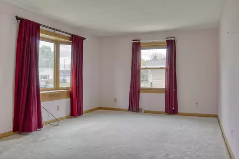 Living - 921 W Weiland Ave, Appleton, WI 54914 photo 5 of 5