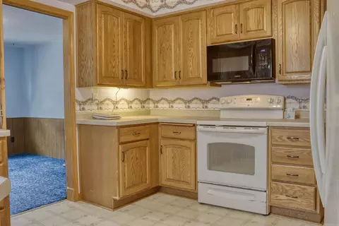 Kitchen - 921 W Weiland Ave, Appleton, WI 54914 photo 1 of 2