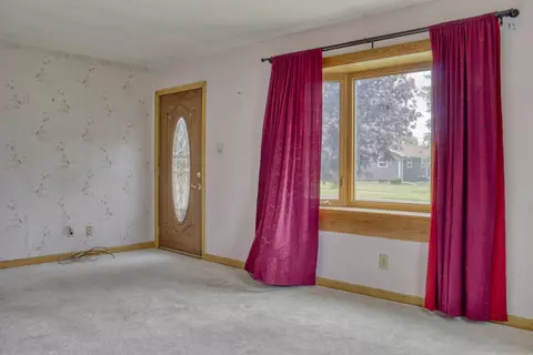 Living - 921 W Weiland Ave, Appleton, WI 54914 photo 4 of 5