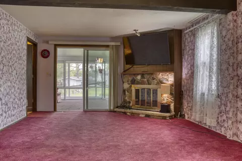 Living - 921 W Weiland Ave, Appleton, WI 54914 photo 1 of 5