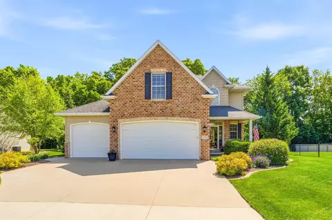 1594 Kingswood Dr, Neenah, WI 54956