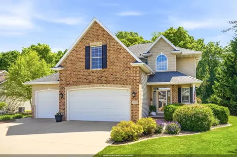 1594 Kingswood Dr, Neenah, WI 54956