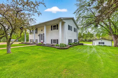 1858 Oakridge Rd, Neenah, WI 54956