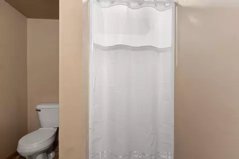 Bath - w6034 Paige Way, Appleton, WI 54915 photo 4 of 4