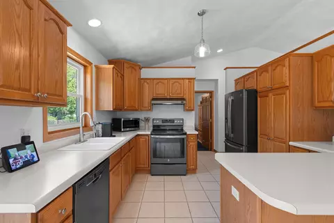 Kitchen - w6034 Paige Way, Appleton, WI 54915 photo 2 of 5
