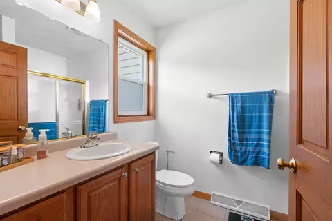 Bath - w6034 Paige Way, Appleton, WI 54915 photo 1 of 4