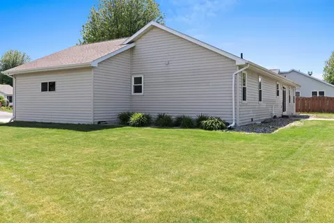 Exterior - w6034 Paige Way, Appleton, WI 54915 photo 4 of 9