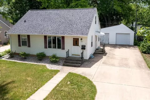 651 Winnebago Hts, Neenah, WI 54956