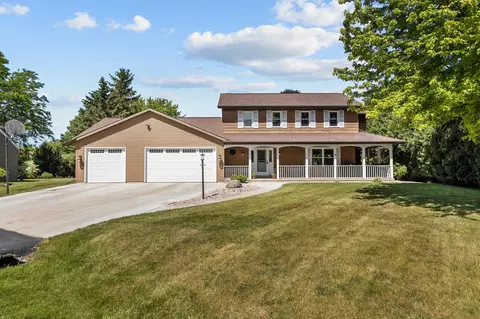 1245 Weatherwood Dr, Neenah, WI 54956