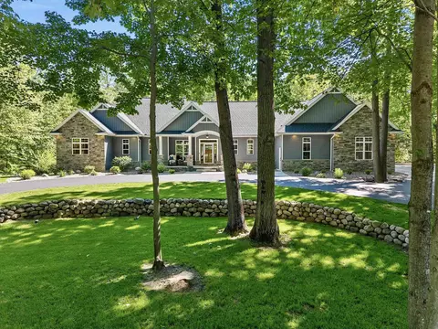 3413 Blackberry Ln, Green Bay, WI 54313
