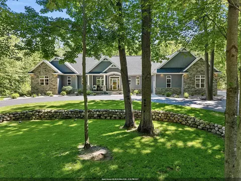 3413 Blackberry Ln, Green Bay, WI 54313