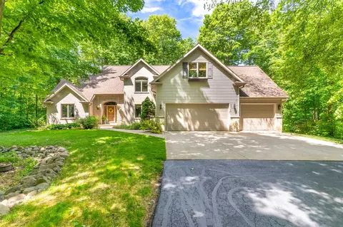1825 Pine Tree Ct, Luxemburg, WI 54217