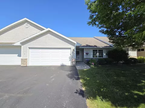 1980 Timberline Dr, Oshkosh, WI 54904