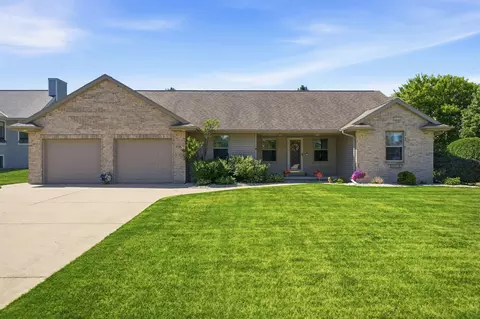 1735 Orange Blossom Dr, Green Bay, WI 54313