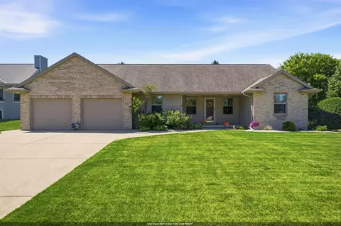 1735 Orange Blossom Dr, Green Bay, WI 54313
