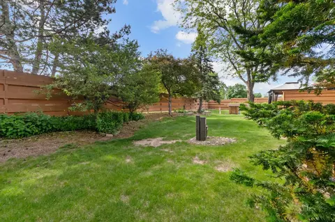 Exterior - 933 E Windfield Pl #B, Appleton, WI 54911 photo 8 of 9