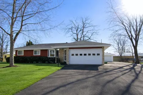 1905 Roosevelt Ave, Oshkosh, WI 54901