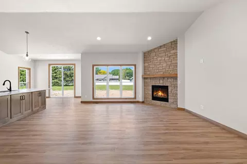 Living - 5728 W Spencer St, Appleton, WI 54914 photo 3 of 7