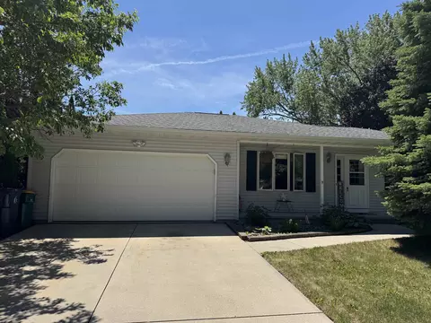 836 Meadowbrook Ln, Fond Du Lac, WI 54935