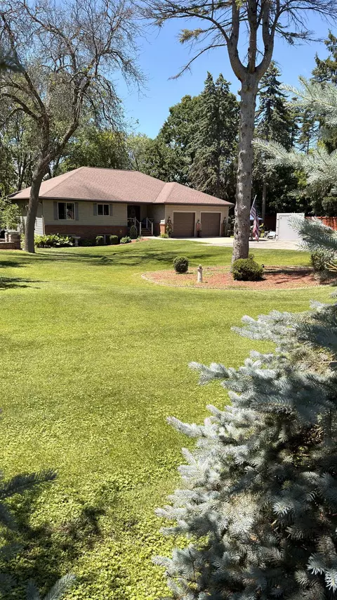 Exterior - 11 Kools Ct, Appleton, WI 54914 photo 4 of 11