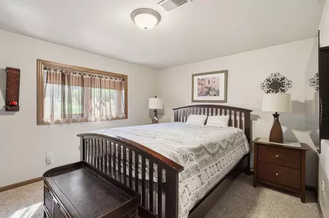 Bedroom - 11 Kools Ct, Appleton, WI 54914 photo 5 of 6