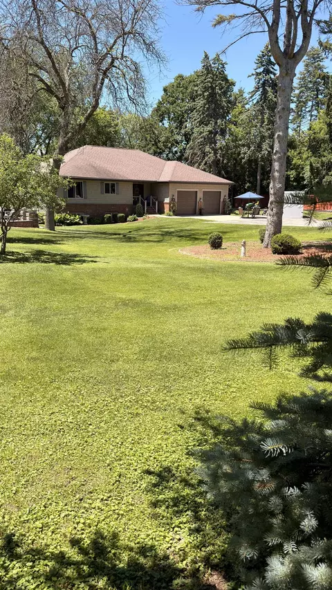 Exterior - 11 Kools Ct, Appleton, WI 54914 photo 3 of 11