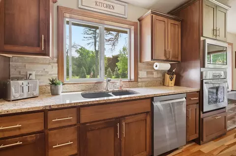 Kitchen - 11 Kools Ct, Appleton, WI 54914 photo 4 of 4