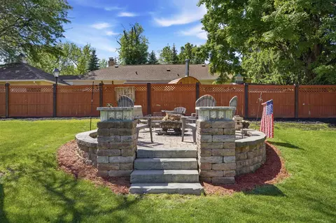 Exterior - 11 Kools Ct, Appleton, WI 54914 photo 6 of 11