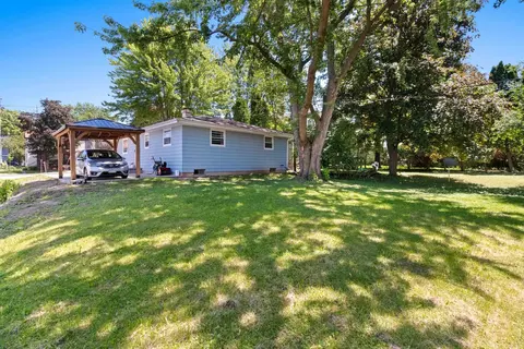 Exterior - 609 S Memorial Dr, Appleton, WI 54914 photo 4 of 10