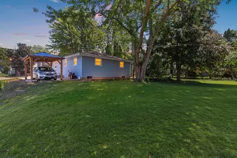 Exterior - 609 S Memorial Dr, Appleton, WI 54914 photo 3 of 10