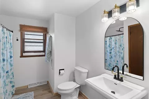 Bath - 609 S Memorial Dr, Appleton, WI 54914 photo 1 of 1